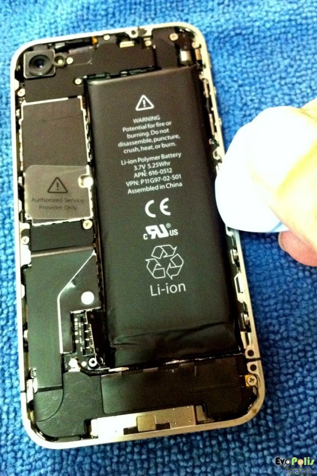 Replace-the-iphone4-4s-battery-15